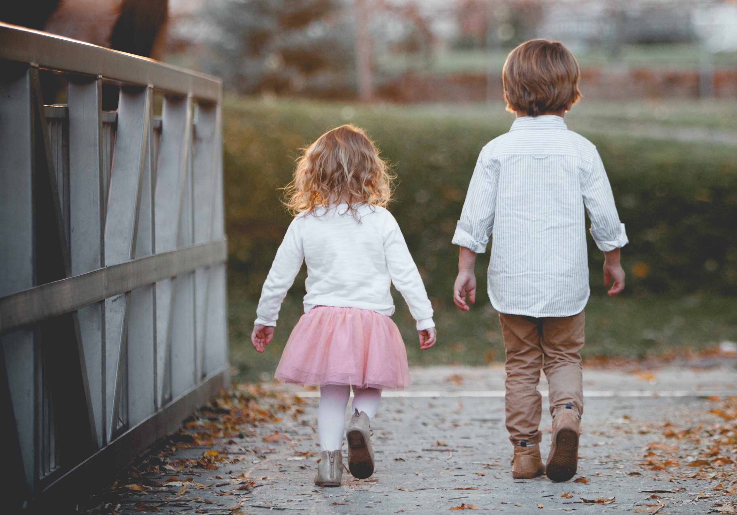 two toddlers cross a bridge - SSW supports the SOS Children's Village Hamburg at the opening of the " Harbor for Families